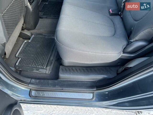 Синій Кіа Каренс, об'ємом двигуна 2 л та пробігом 233 тис. км за 7700 $, фото 16 на Automoto.ua