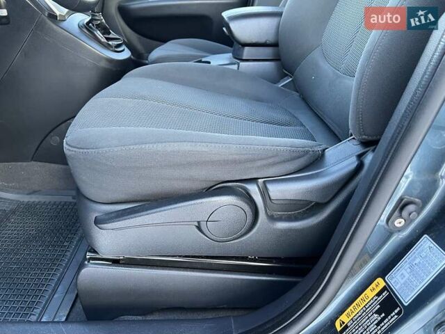 Синій Кіа Каренс, об'ємом двигуна 2 л та пробігом 233 тис. км за 7700 $, фото 13 на Automoto.ua