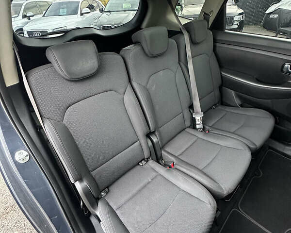 Синий Киа Каренс, объемом двигателя 1.69 л и пробегом 188 тыс. км за 12300 $, фото 23 на Automoto.ua