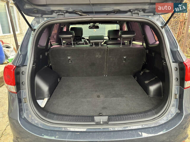 Синій Кіа Каренс, об'ємом двигуна 1.7 л та пробігом 75 тис. км за 13000 $, фото 8 на Automoto.ua