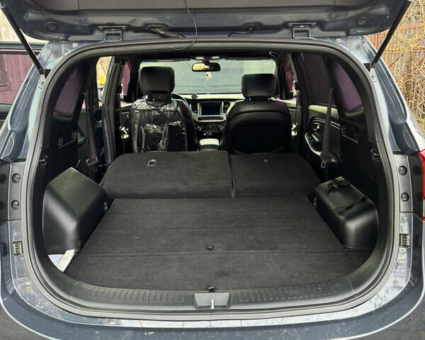 Синій Кіа Каренс, об'ємом двигуна 1.7 л та пробігом 75 тис. км за 13000 $, фото 9 на Automoto.ua