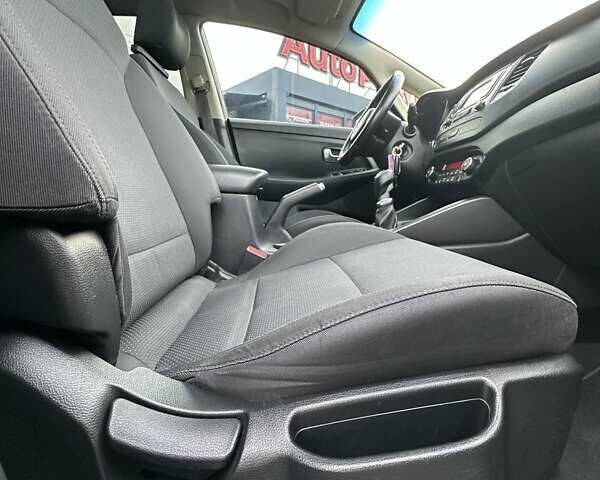 Синий Киа Каренс, объемом двигателя 1.69 л и пробегом 188 тыс. км за 11500 $, фото 26 на Automoto.ua