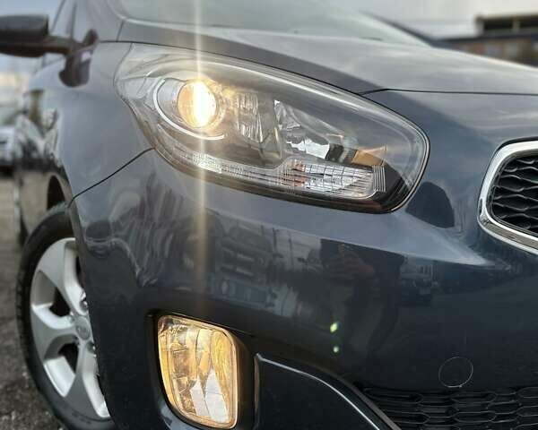 Синий Киа Каренс, объемом двигателя 1.69 л и пробегом 188 тыс. км за 11500 $, фото 2 на Automoto.ua