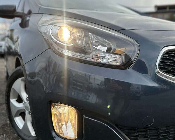 Синий Киа Каренс, объемом двигателя 1.69 л и пробегом 188 тыс. км за 12300 $, фото 2 на Automoto.ua