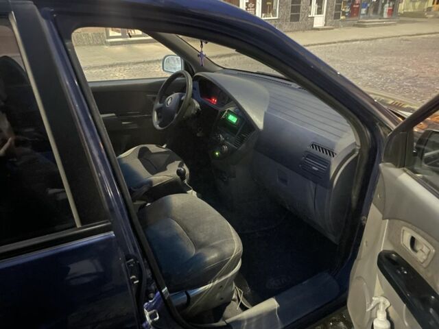 Синий Киа Каренс, объемом двигателя 2 л и пробегом 260 тыс. км за 3200 $, фото 7 на Automoto.ua