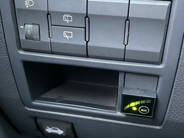 Синий Киа Каренс, объемом двигателя 2 л и пробегом 187 тыс. км за 3800 $, фото 4 на Automoto.ua