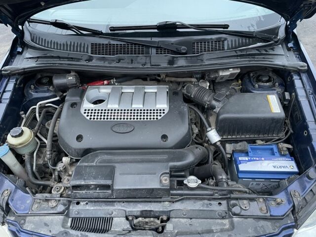 Синий Киа Каренс, объемом двигателя 2 л и пробегом 187 тыс. км за 3800 $, фото 2 на Automoto.ua