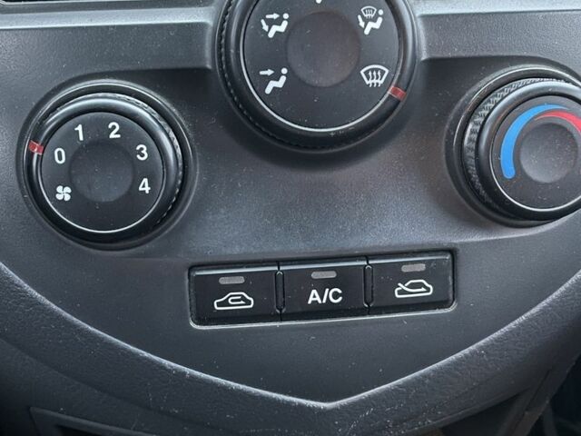 Синий Киа Каренс, объемом двигателя 2 л и пробегом 187 тыс. км за 3800 $, фото 3 на Automoto.ua