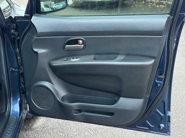 Синий Киа Каренс, объемом двигателя 2 л и пробегом 234 тыс. км за 6990 $, фото 21 на Automoto.ua