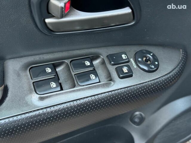 Синий Киа Каренс, объемом двигателя 2 л и пробегом 234 тыс. км за 6990 $, фото 11 на Automoto.ua