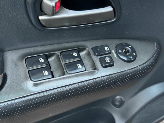 Синий Киа Каренс, объемом двигателя 2 л и пробегом 234 тыс. км за 6990 $, фото 11 на Automoto.ua