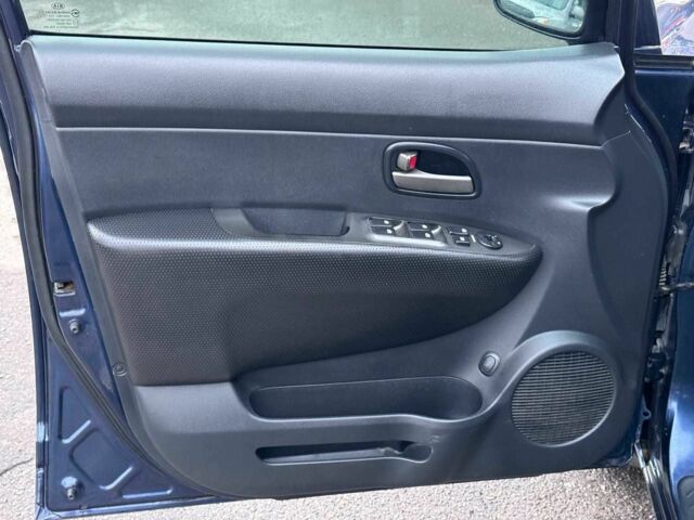 Синий Киа Каренс, объемом двигателя 2 л и пробегом 234 тыс. км за 6990 $, фото 10 на Automoto.ua