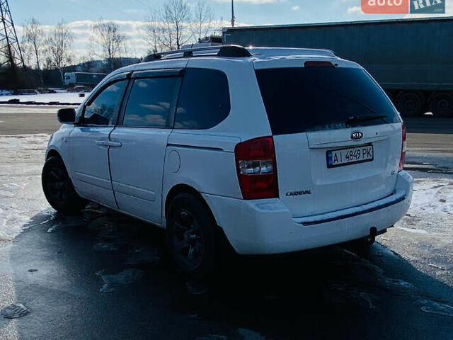 Белый Киа Карнивал, объемом двигателя 2.9 л и пробегом 315 тыс. км за 9200 $, фото 12 на Automoto.ua