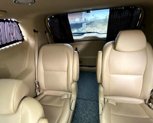Белый Киа Карнивал, объемом двигателя 2.2 л и пробегом 160 тыс. км за 19900 $, фото 10 на Automoto.ua