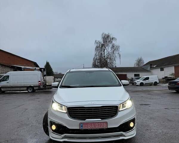 Белый Киа Карнивал, объемом двигателя 2.2 л и пробегом 163 тыс. км за 19900 $, фото 2 на Automoto.ua