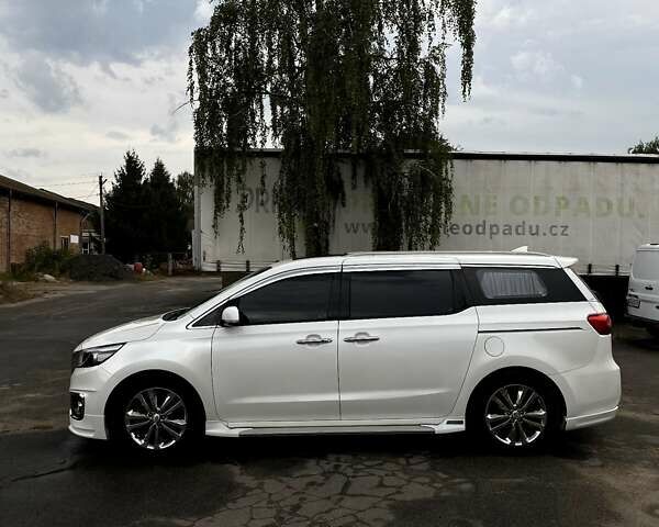 Белый Киа Карнивал, объемом двигателя 2.2 л и пробегом 160 тыс. км за 19900 $, фото 5 на Automoto.ua