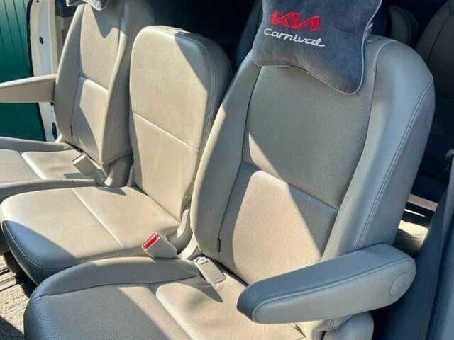 Білий Кіа Карнівал, об'ємом двигуна 2.2 л та пробігом 101 тис. км за 15600 $, фото 11 на Automoto.ua