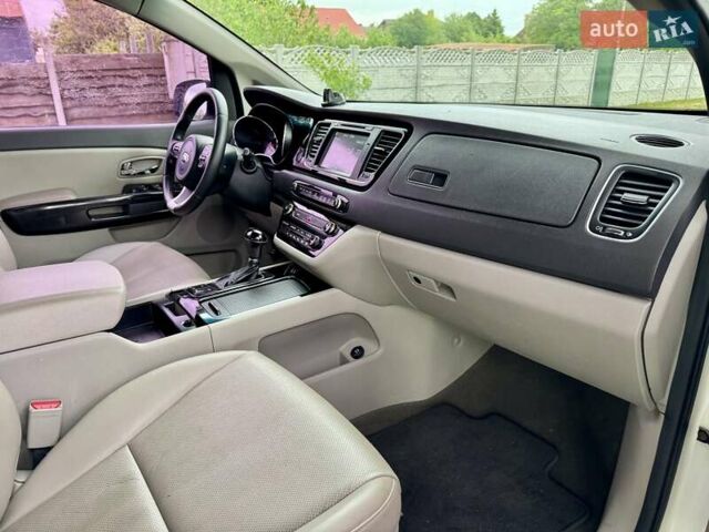 Белый Киа Карнивал, объемом двигателя 2.2 л и пробегом 85 тыс. км за 14900 $, фото 28 на Automoto.ua