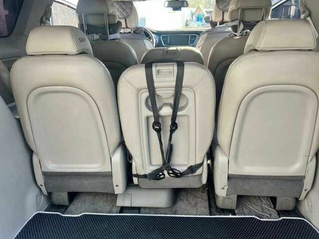 Білий Кіа Карнівал, об'ємом двигуна 2.2 л та пробігом 101 тис. км за 15600 $, фото 7 на Automoto.ua