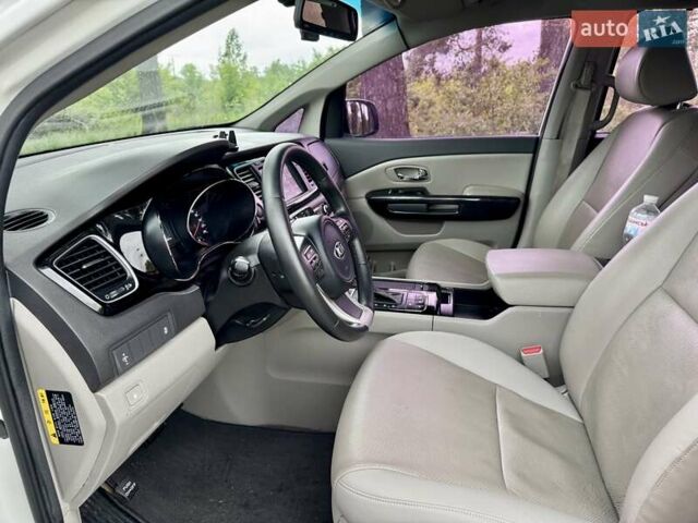 Белый Киа Карнивал, объемом двигателя 2.2 л и пробегом 85 тыс. км за 14900 $, фото 13 на Automoto.ua