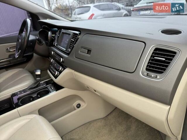 Белый Киа Карнивал, объемом двигателя 2.2 л и пробегом 126 тыс. км за 24100 $, фото 36 на Automoto.ua