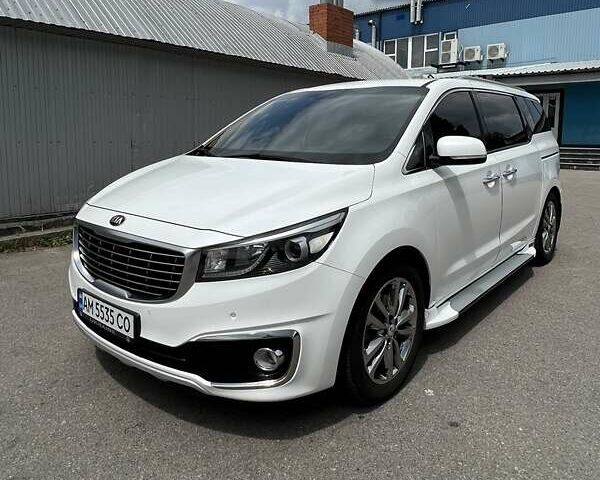 Белый Киа Карнивал, объемом двигателя 2.2 л и пробегом 214 тыс. км за 24300 $, фото 4 на Automoto.ua