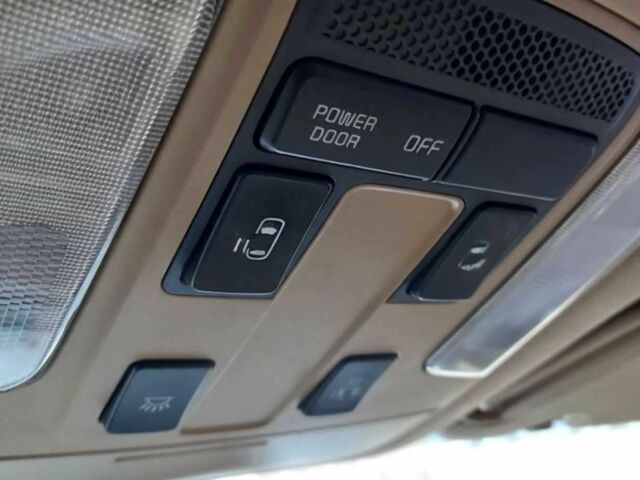 Белый Киа Карнивал, объемом двигателя 2.2 л и пробегом 153 тыс. км за 16500 $, фото 11 на Automoto.ua