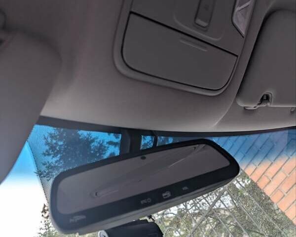 Білий Кіа Карнівал, об'ємом двигуна 2.2 л та пробігом 211 тис. км за 15900 $, фото 13 на Automoto.ua