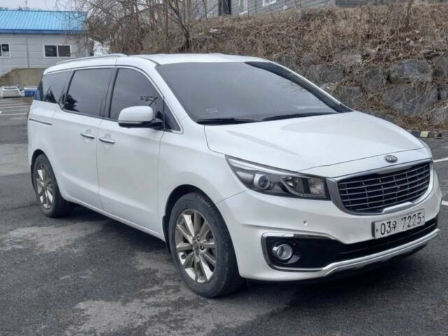 Белый Киа Карнивал, объемом двигателя 2.2 л и пробегом 153 тыс. км за 15000 $, фото 2 на Automoto.ua