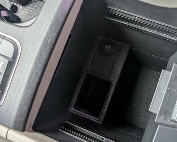 Білий Кіа Карнівал, об'ємом двигуна 2.2 л та пробігом 211 тис. км за 15900 $, фото 15 на Automoto.ua