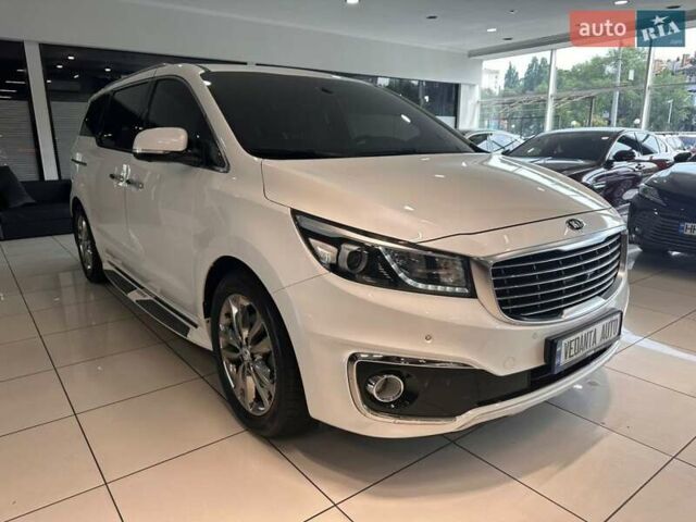 Белый Киа Карнивал, объемом двигателя 2.2 л и пробегом 220 тыс. км за 21900 $, фото 2 на Automoto.ua