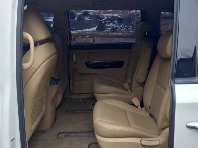 Белый Киа Карнивал, объемом двигателя 2.2 л и пробегом 153 тыс. км за 16500 $, фото 5 на Automoto.ua
