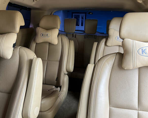 Белый Киа Карнивал, объемом двигателя 2.2 л и пробегом 214 тыс. км за 24300 $, фото 39 на Automoto.ua