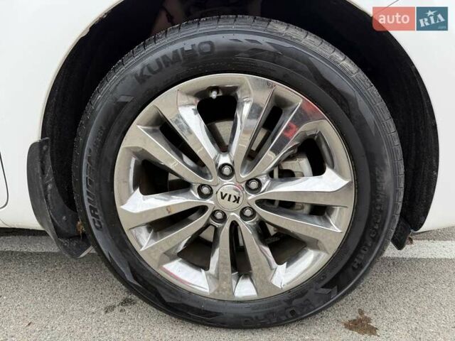 Белый Киа Карнивал, объемом двигателя 2.2 л и пробегом 126 тыс. км за 24100 $, фото 9 на Automoto.ua