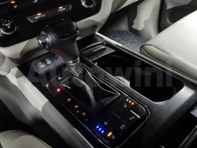 Білий Кіа Карнівал, об'ємом двигуна 0 л та пробігом 151 тис. км за 14000 $, фото 6 на Automoto.ua