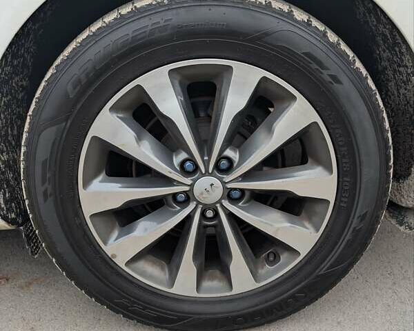 Білий Кіа Карнівал, об'ємом двигуна 2.2 л та пробігом 211 тис. км за 15900 $, фото 31 на Automoto.ua