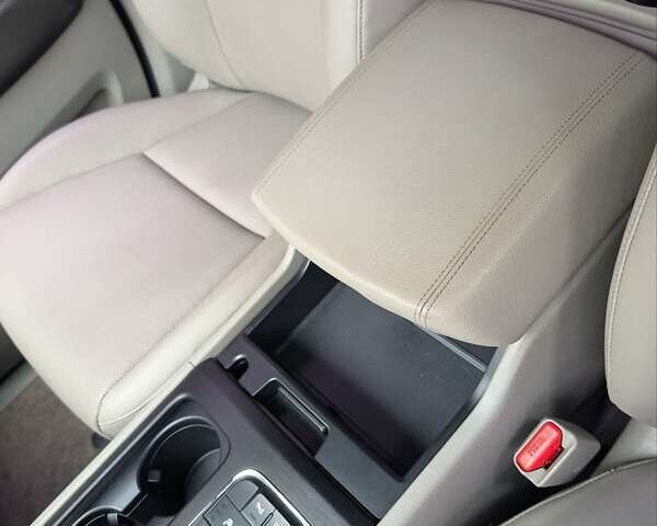 Білий Кіа Карнівал, об'ємом двигуна 2.2 л та пробігом 211 тис. км за 15900 $, фото 12 на Automoto.ua