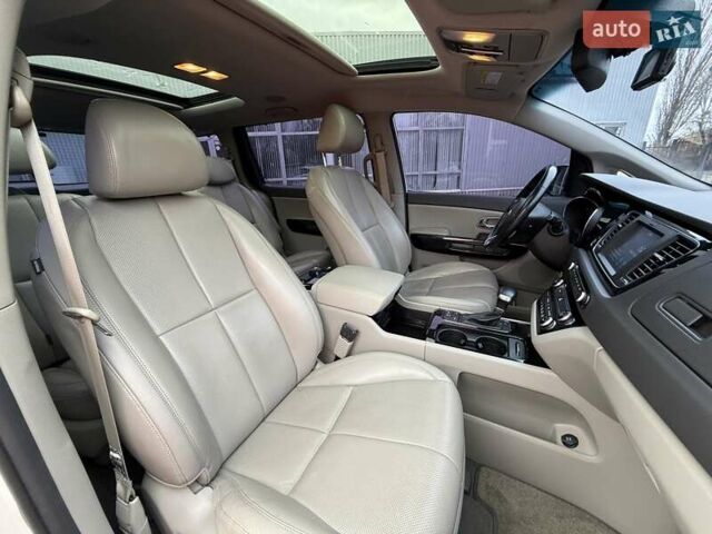 Белый Киа Карнивал, объемом двигателя 2.2 л и пробегом 126 тыс. км за 24100 $, фото 35 на Automoto.ua