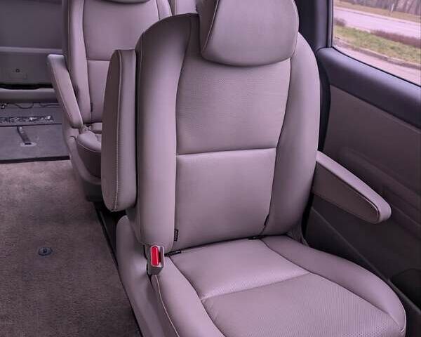 Білий Кіа Карнівал, об'ємом двигуна 2.2 л та пробігом 211 тис. км за 15900 $, фото 21 на Automoto.ua