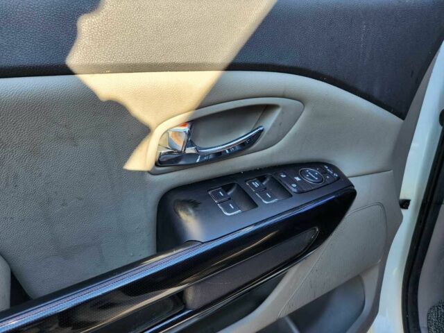 Білий Кіа Карнівал, об'ємом двигуна 2.2 л та пробігом 136 тис. км за 3950 $, фото 13 на Automoto.ua