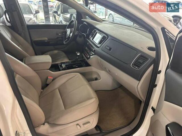 Белый Киа Карнивал, объемом двигателя 2.2 л и пробегом 220 тыс. км за 21900 $, фото 24 на Automoto.ua