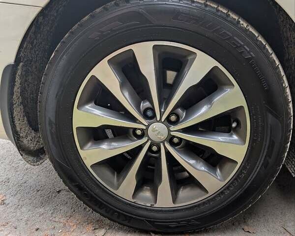 Білий Кіа Карнівал, об'ємом двигуна 2.2 л та пробігом 211 тис. км за 15900 $, фото 30 на Automoto.ua