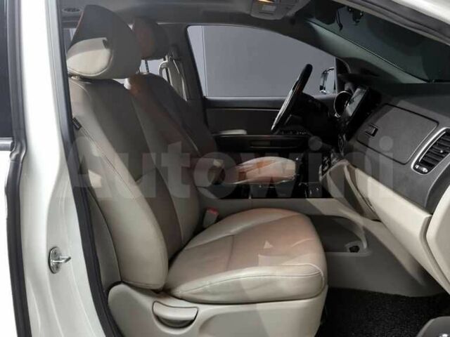 Білий Кіа Карнівал, об'ємом двигуна 0 л та пробігом 151 тис. км за 14000 $, фото 9 на Automoto.ua