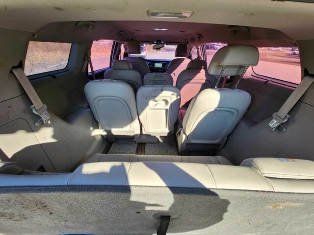 Білий Кіа Карнівал, об'ємом двигуна 2.2 л та пробігом 136 тис. км за 3950 $, фото 7 на Automoto.ua