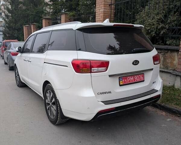 Білий Кіа Карнівал, об'ємом двигуна 2.2 л та пробігом 211 тис. км за 15900 $, фото 4 на Automoto.ua
