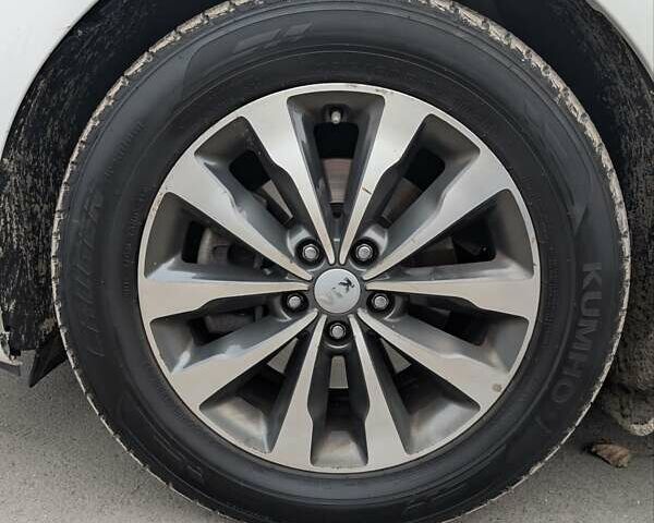 Білий Кіа Карнівал, об'ємом двигуна 2.2 л та пробігом 211 тис. км за 15900 $, фото 28 на Automoto.ua