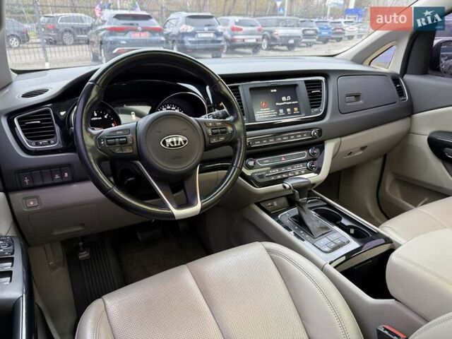 Белый Киа Карнивал, объемом двигателя 2.2 л и пробегом 126 тыс. км за 24100 $, фото 48 на Automoto.ua