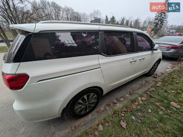 Білий Кіа Карнівал, об'ємом двигуна 2.2 л та пробігом 211 тис. км за 15900 $, фото 1 на Automoto.ua