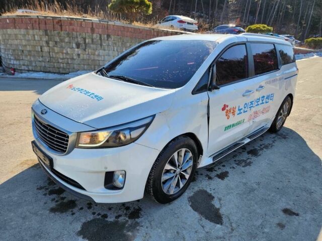 Белый Киа Карнивал, объемом двигателя 2.2 л и пробегом 136 тыс. км за 3950 $, фото 1 на Automoto.ua