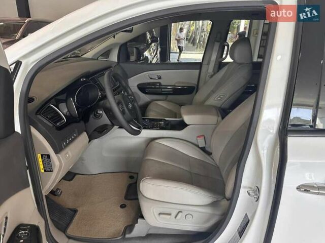 Белый Киа Карнивал, объемом двигателя 2.2 л и пробегом 220 тыс. км за 21900 $, фото 18 на Automoto.ua
